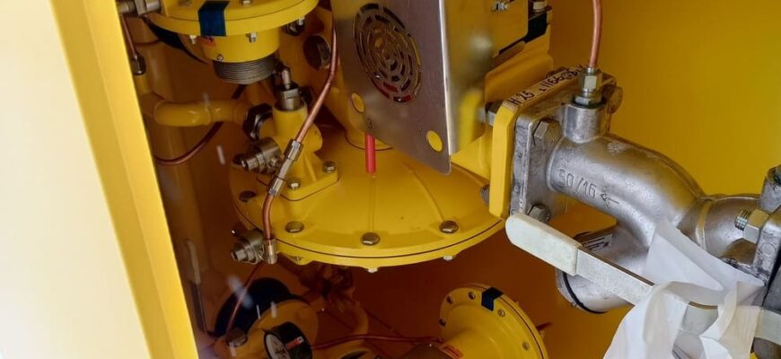 ГРПШ-ГКС-13-2НУ1 с основной и резервной линией редуцирования давления газа для складского комплекса