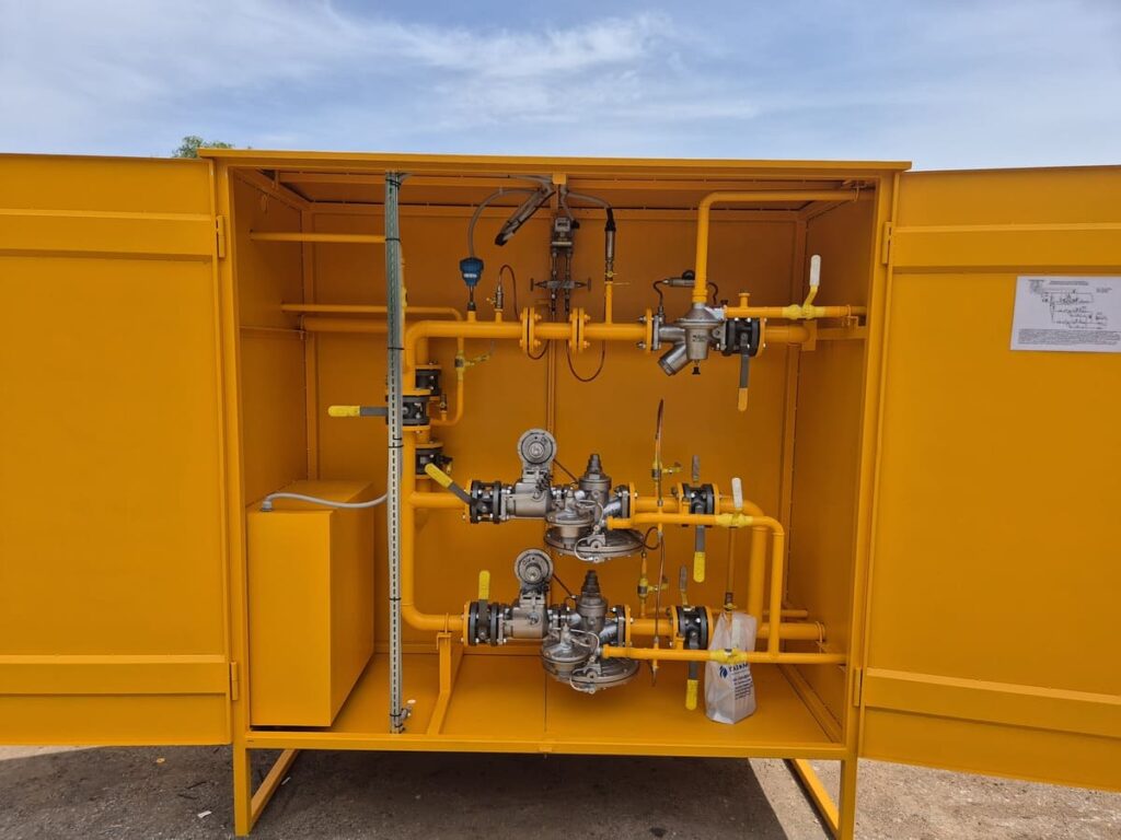 Внутреннее устройство ГСГО-50-2НУ1 Внутреннее устройство газорегуляторного пункта ГСГО-50-2НУ1 с регуляторами РДБК1-50/25 и фильтром с ИПД