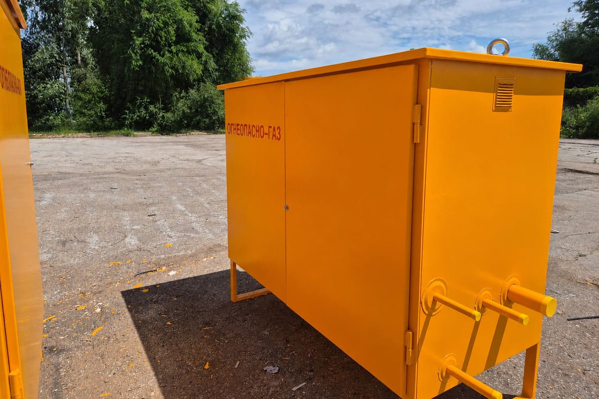 Газорегуляторный пункт шкафной ГРПШ-ГКС-2А-2Н для котельной многоквартирного жилого дома в Майкопе